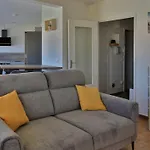 아파트 Zenith Suite, Air-conditioning, Parking And 팔라바 레 플로