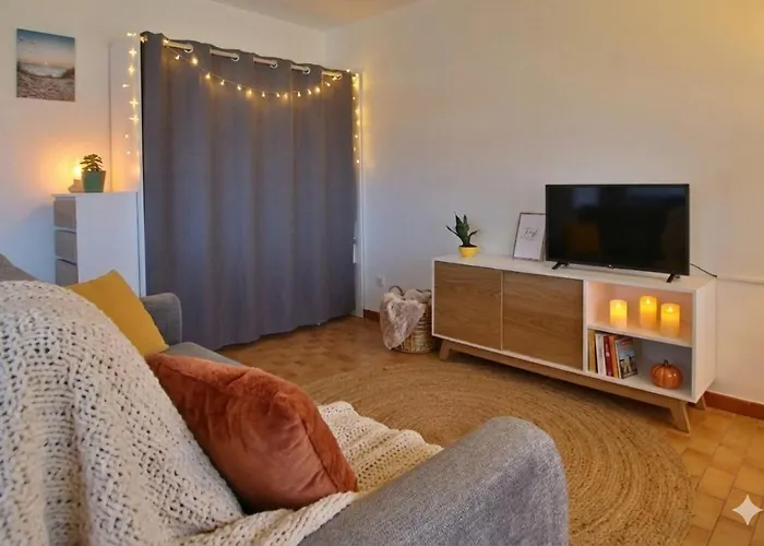 Zenith Suite, Air-conditioning, Parking And شقة